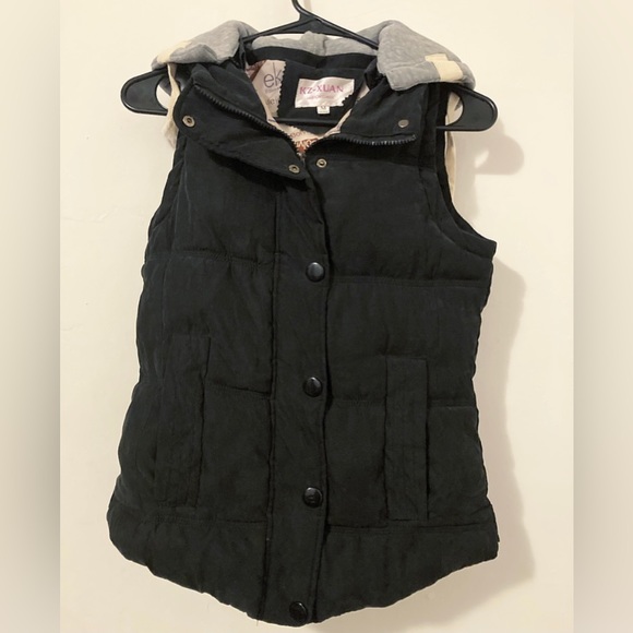 Calvin Klein Jackets & Blazers - Black Sleeveless Puffer Jacket with Hood - Medium